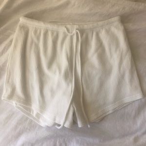 Soft white sabo skirt shorts